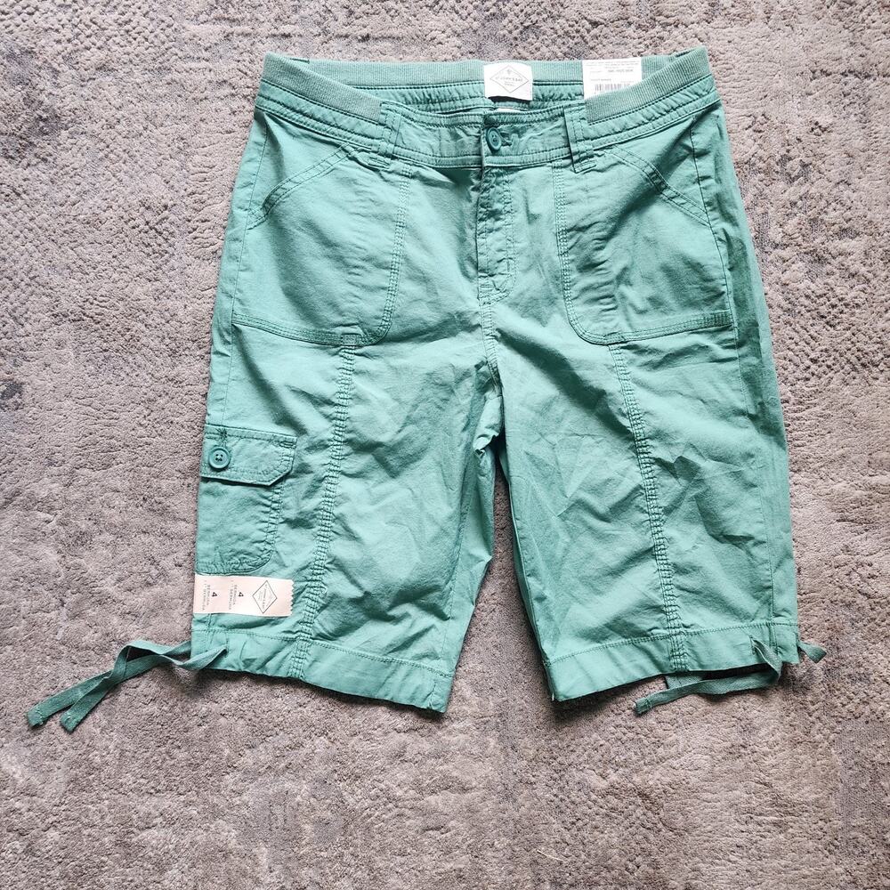 NWT St. John's Bay Bermuda Mid Rise Shorts Women's Size 4 Green Frosty Spruce
